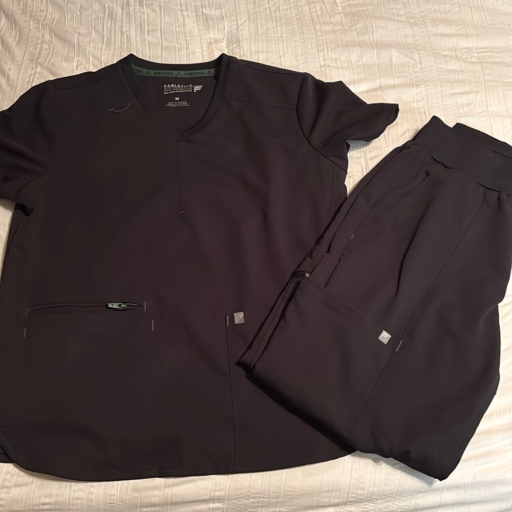 Fabletics scrub set